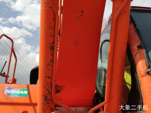 斗山 DX260LC 挖掘机