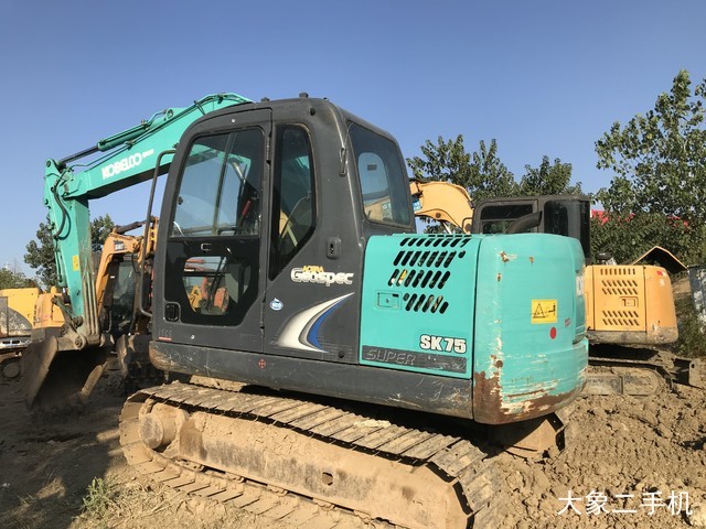 神钢 SK75-8 挖掘机