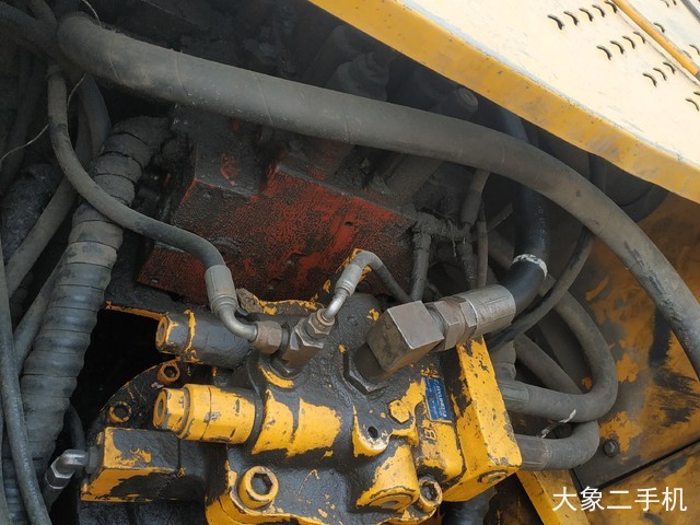 现代 R210W-5 挖掘机