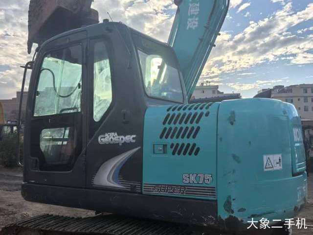 神钢 SK75-8 挖掘机