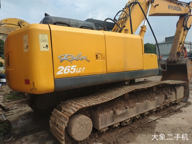 现代 R225LC-7 挖掘机