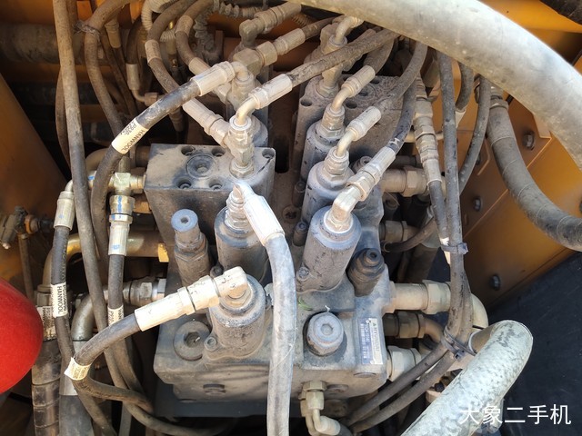 现代 R150WVS 挖掘机