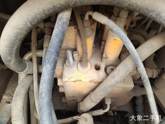 现代 R215-7 挖掘机