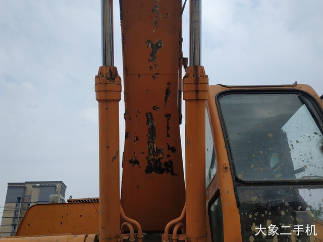 现代 R210W-5 挖掘机