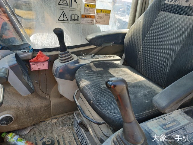 徐工 XE215C 挖掘机