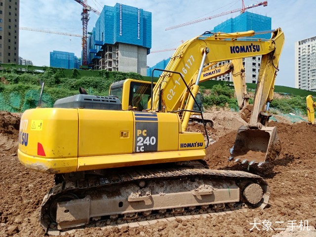 小松 PC240LC-8M0 挖掘机