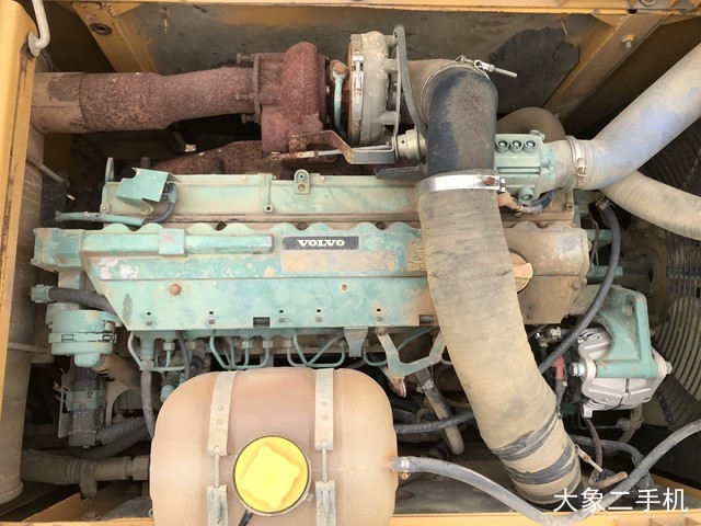 沃尔沃 EC240B 挖掘机