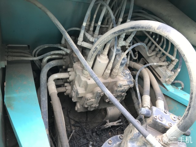 神钢 SK200-8 挖掘机