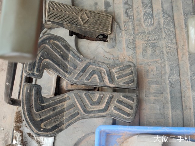 现代 R225-7 挖掘机