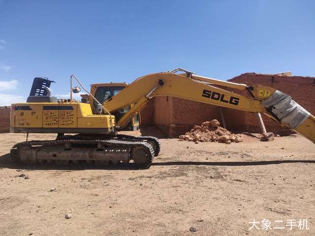 山东临工 E6225F 挖掘机