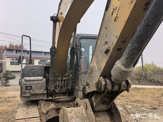 徐工 XE135D 挖掘机