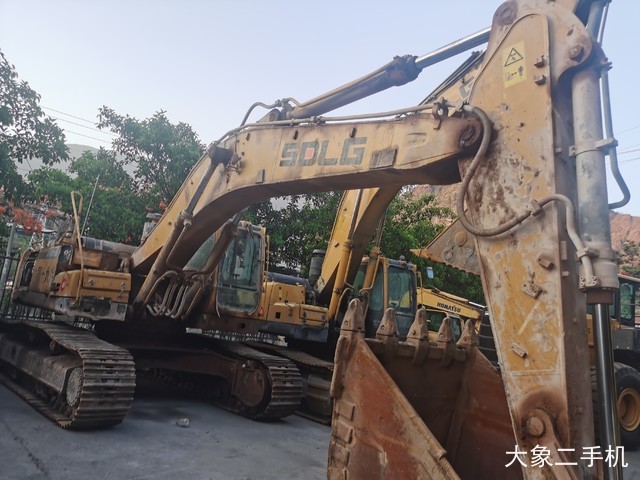 山东临工 LG6360E 挖掘机