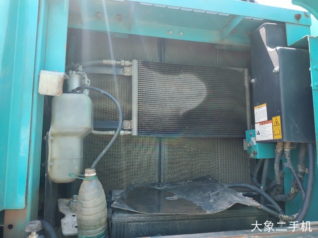 神钢 SK270D-8 挖掘机