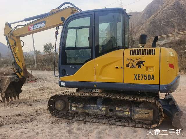 徐工 XE75D 挖掘机