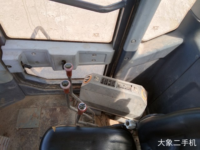 龙工 LG833B 装载机