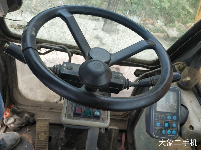 现代 R210W-5 挖掘机