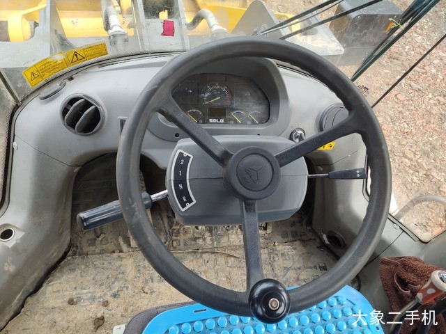 山东临工 L955F 装载机