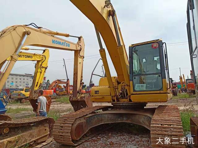 小松 PC240LC-8 挖掘机