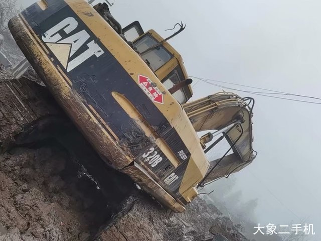 卡特彼勒 320B 挖掘机