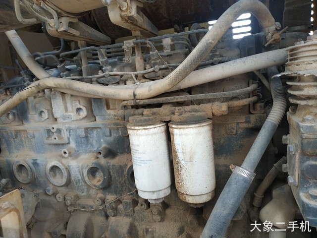 龙工 LG833B 装载机