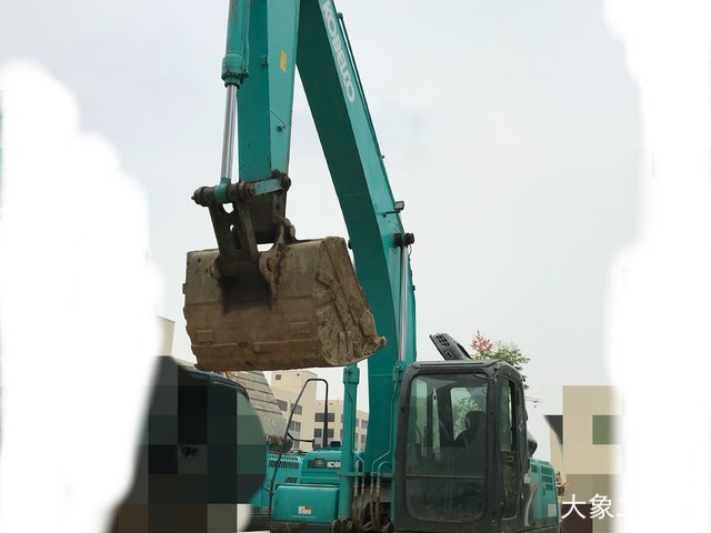神钢 SK210LC-8 挖掘机