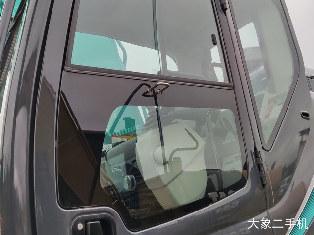 神钢 PC240LC-8 挖掘机