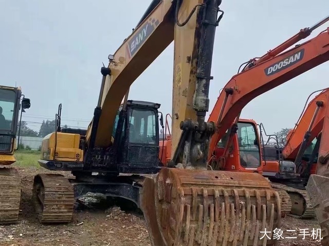 三一重工 SY265C 挖掘机