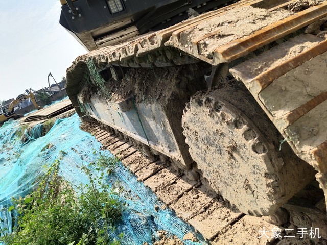 雷沃重工 FR220E 挖掘机