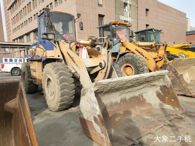 龙工 LG833 装载机
