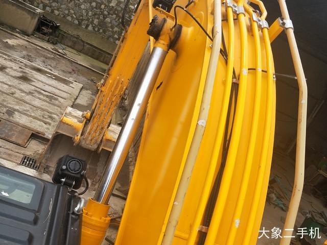 龙工 LG6225E 挖掘机