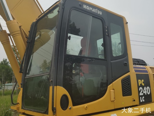 小松 PC240LC-8M0 挖掘机