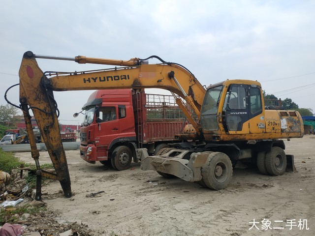 现代 R210W-5 挖掘机