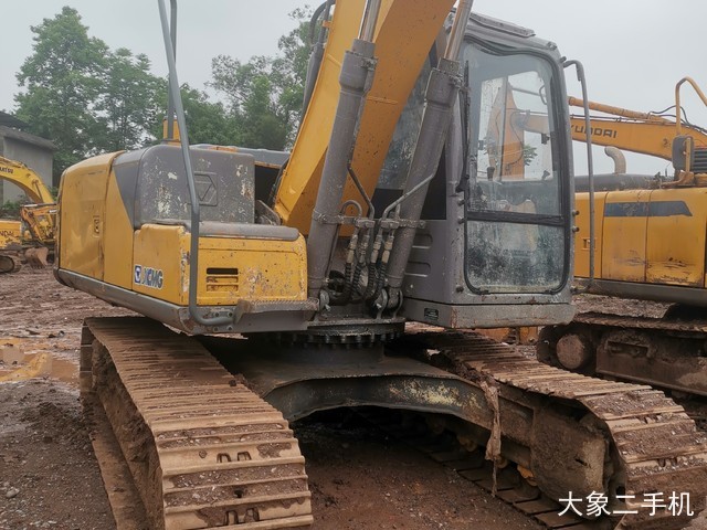 徐工 XE135B 挖掘机