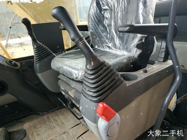 小松 PC240LC-8 挖掘机