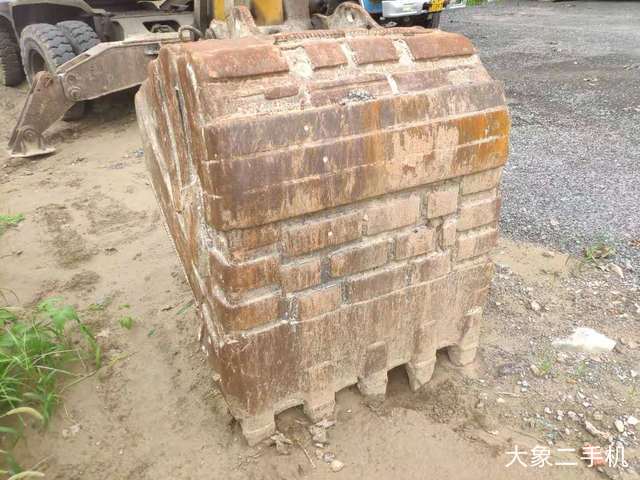 现代 R210W-5 挖掘机