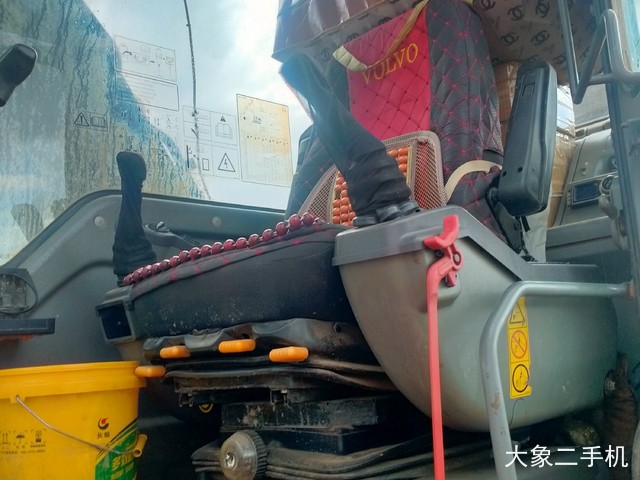 沃尔沃 EC210B 挖掘机