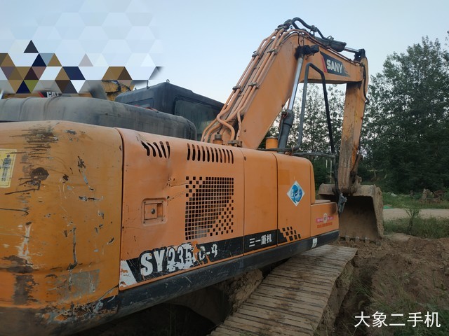 三一重工 SY215C 挖掘机
