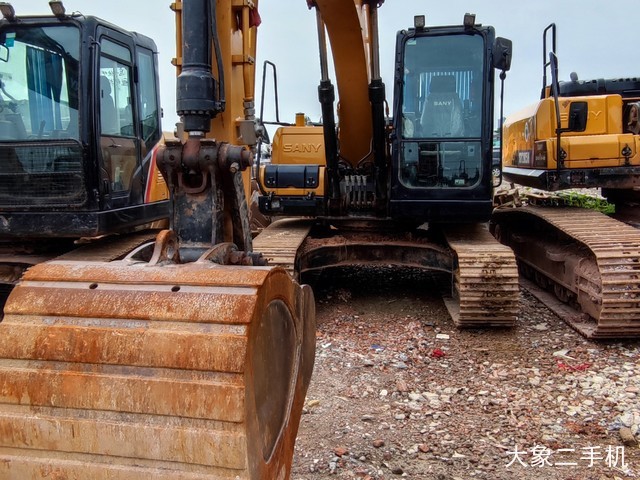 三一重工 SY135C 挖掘机