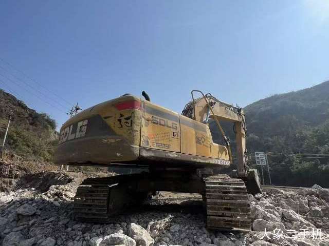 山东临工 LG6210 挖掘机