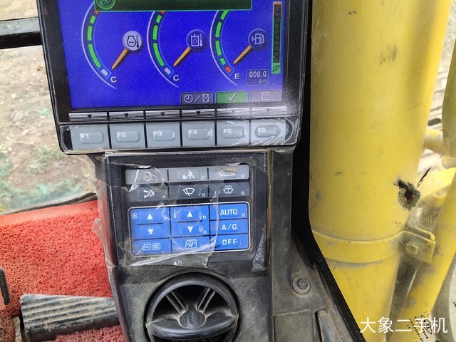 小松 PC220-8M0 挖掘机