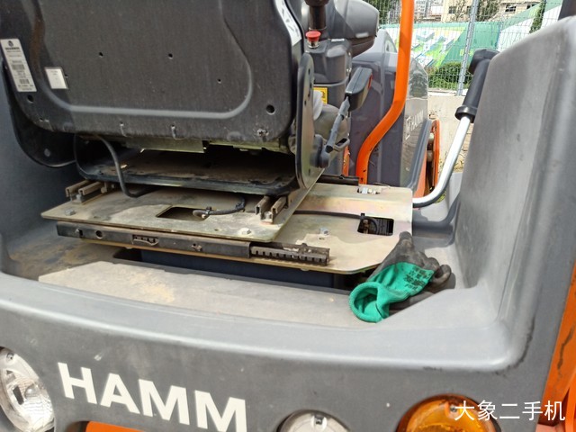 悍马 HD10VV 压路机