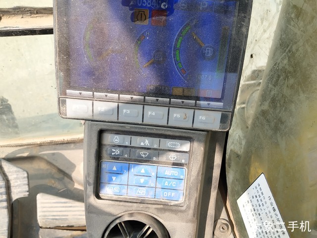 小松 PC220-8 挖掘机