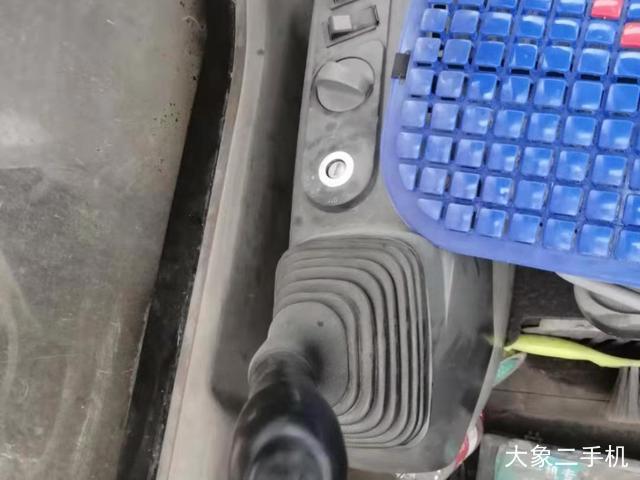 三一重工 SY215C-8 挖掘机