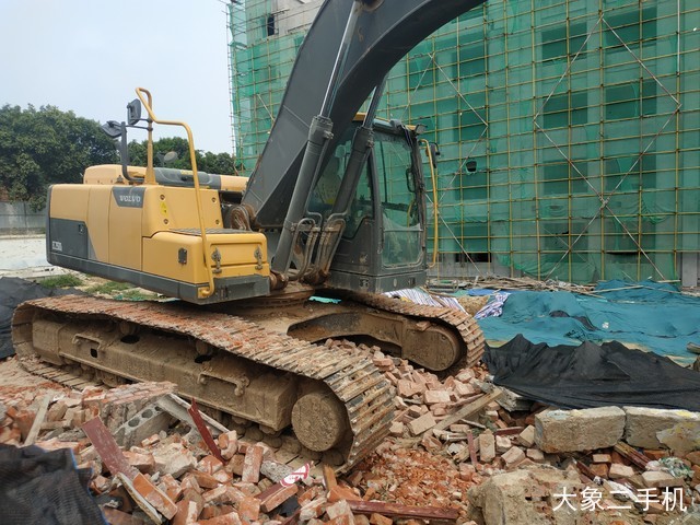 沃尔沃 EC220DL 挖掘机