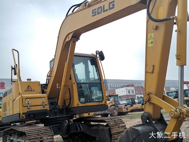 山东临工 E680F 挖掘机