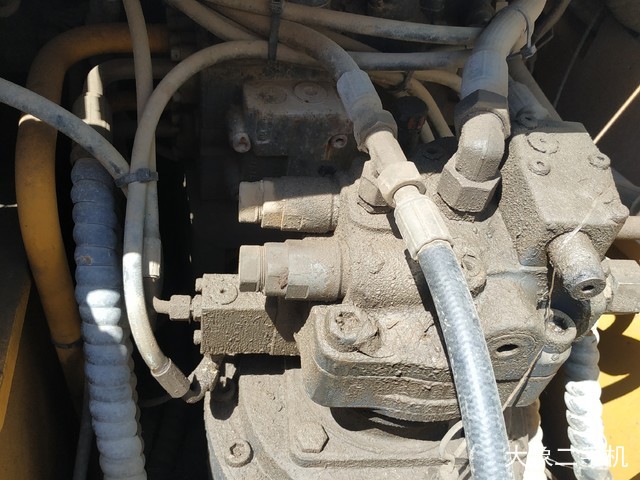 徐工 XE215C 挖掘机