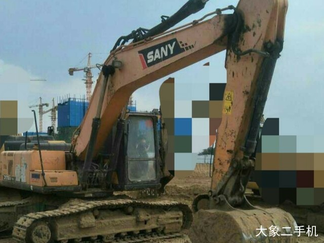 三一重工 SY215C-9 挖掘机