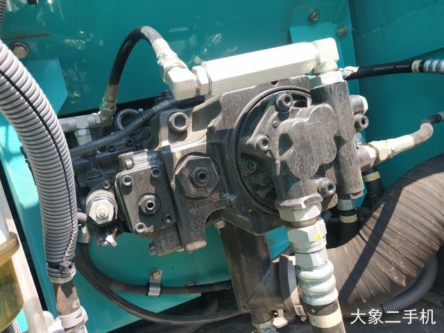 神钢 SK130-8 挖掘机