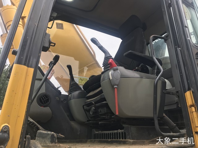 小松 PC220-8M0 挖掘机