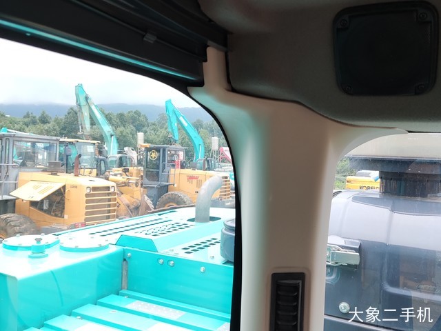 神钢 PC240LC-8 挖掘机